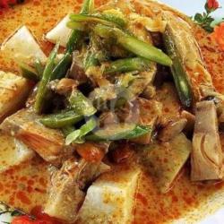 Lontong Gulai Campur