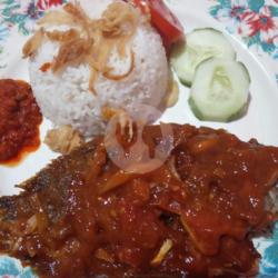 Nasi Ikan Mujair Pedas Asam Manis