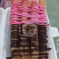 Pisang Roll Topping Coklat-strawberry