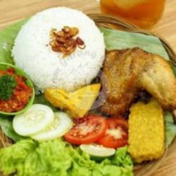 Pecel Ayam / Ayam Goreng Komplit