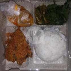 Nasi Kotak Ayam Goreng