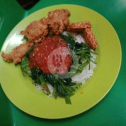 Nasi Plecing Kangkung Ayam Crispy