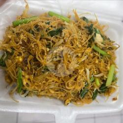 Bihun Goreng   Pangsit Rebus