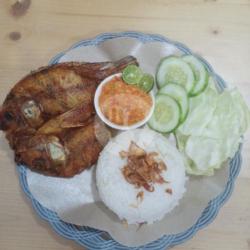 Nasi Uduk   Ikan Nila Goreng
