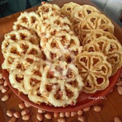 Kembang Goyang Rasa Kacang Tanah