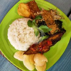 Nasi Pecel   Pindang Bumbu