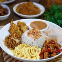 Nasi Uduk Betawi Telur