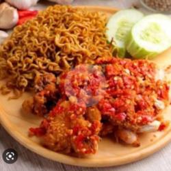 Indomie Dan Ayam Penyet