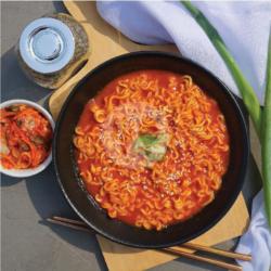 Rabokki / Korean Ramyun And Rice Cake