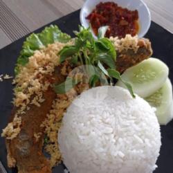 Nasi Lele Goreng Lalap