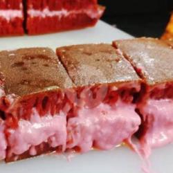 Martabak Strawberry Red Velvet