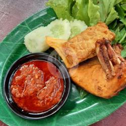 Ayam Goreng (tanpa Nasi)   Tahu Tempe   Sambel Terasi