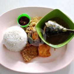 Nasi Campur Ikan Tuna Masak Mandar