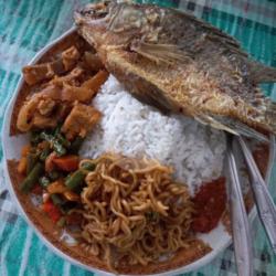 Nasi Campur Mujair