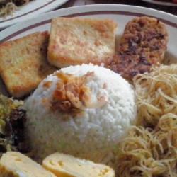 Nasi Uduk Tahu Tempe