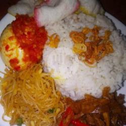 Nasi Uduk Telur Balado