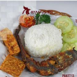 Nasi Uduk Pecel Lele Tahu Tempe Kol Goreng