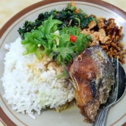 Nasi Rames Mangut Manyung Kuah (pedas)