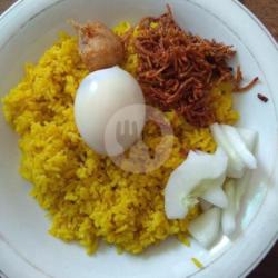 Nasi Kuning Vegetarian (telur, Sambal Goreng, Perkedel)