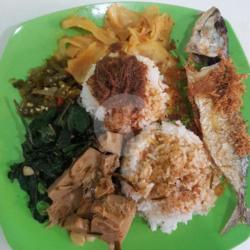 Nasi   Ikan Kembung Goreng Serundeng