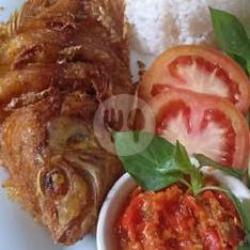 Nasi Nila Goreng,tempe   Tahu Gr,lalapan Sambal Terasi