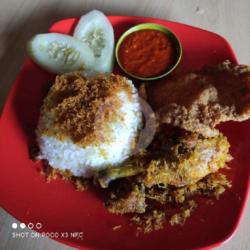 Nasi Kulit Ayam Bumbu Serundeng