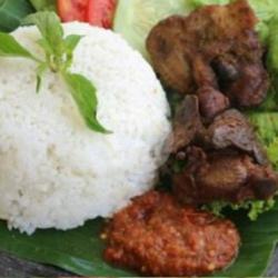 Nasi,ati Rempelo,telur Dadar,lalapan,sambel