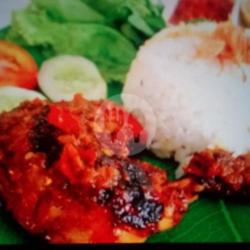 Nasi Ayam Bumbu Hitam Madura