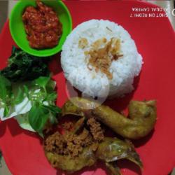 Nasi Uduk Kepala Ayam Goreng / Bakar