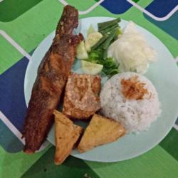 Pecel Lele Komplit