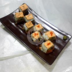 Salmon Mentai Spicy Roll