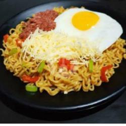 Indomie Goreng Telor Keju Kornet