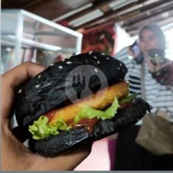 Black Burger Daging Ayam