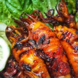 Cumi Bakar   Sambal   Lalapan   Es Teh