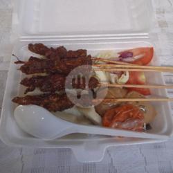 Lontong   Sate Kambing 5 Tusuk