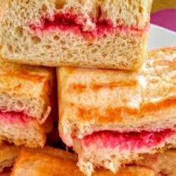 Roti Bakar Strawberry