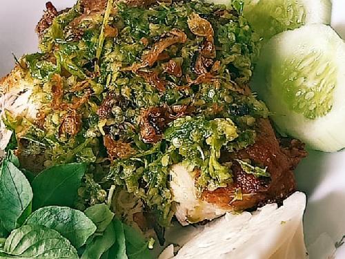 AYAM PENYET SPESIAL SAMBAL IJO '88', TAMAN MUTIARA INDAH 1