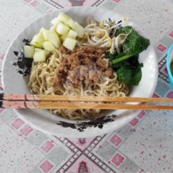 Mie Lebar Biasa Rebus