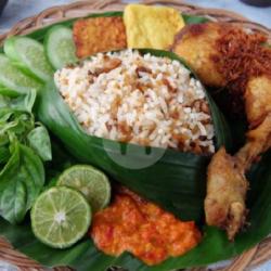 Nasi Tutug Oncom Komplit