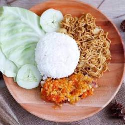 Nasi Mie Geprek Ayam Geprek