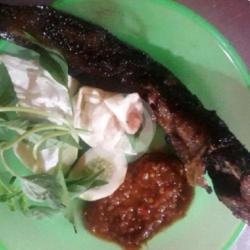 Nasi Biasa Lele Bakar Lalapan Sambel