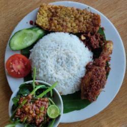Nasi Ayam Goreng Rempah