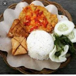 Nasi Penyetan Telor