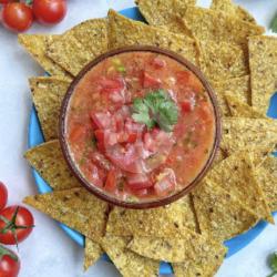 Crispy Nachos Chips With Tomato Salsa