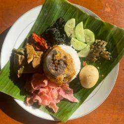 Nasi Padang Telur Bulat