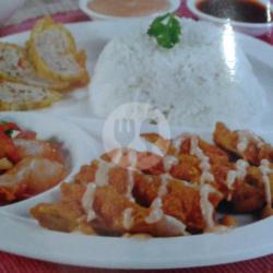 Nasi Daging Ayam Goreng Saus Salad Special