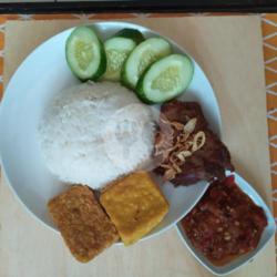 Gepuk Ayam Komplit