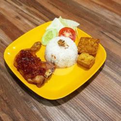 Nasi Ayam Pnyet Komplit