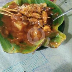 Sate Ayam. Kuah Campur