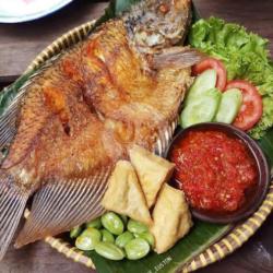 Nasi Uduk Ikan Gurame Goreng Penyet